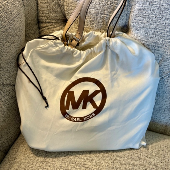 Michael Kors Bedford Medium Pebbled Leather Tote Bag - Picture 5 of 6